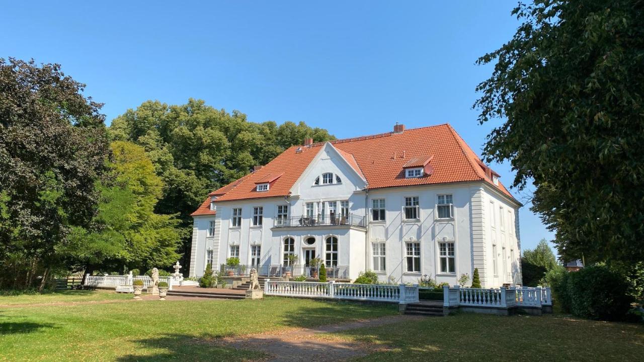Schloss Badow المظهر الخارجي الصورة